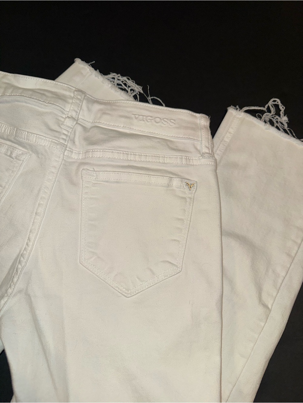 Vigoss Women's White Cropped Raw-Hem Jeans